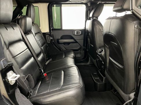 Used 2018 Jeep Wrangler Unlimited Sahara w/ LED Lighting Group image 38