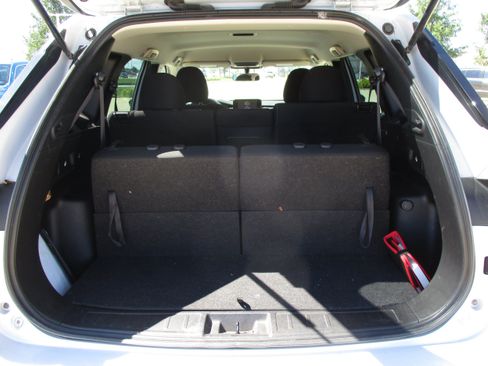 Used 2023 Mitsubishi Outlander ES AWD/4WD image 16
