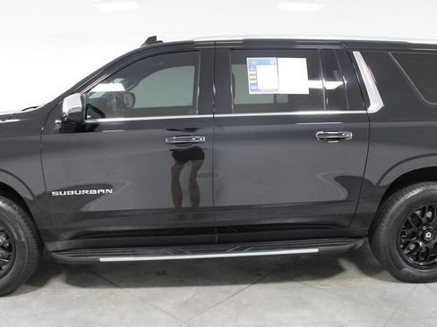 Used 2022 Chevrolet Suburban Premier RWD image 7