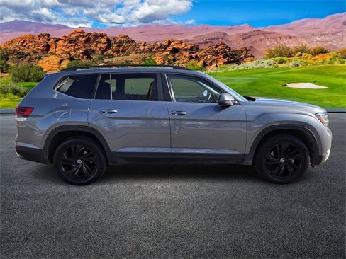 Used 2022 Volkswagen Atlas SE image 3