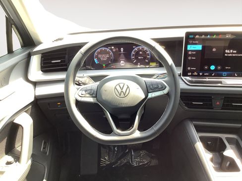 New 2025 Volkswagen Tiguan SE image 15