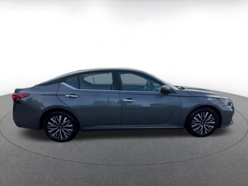 Used 2025 Nissan Altima 2.5 SV FWD image 16