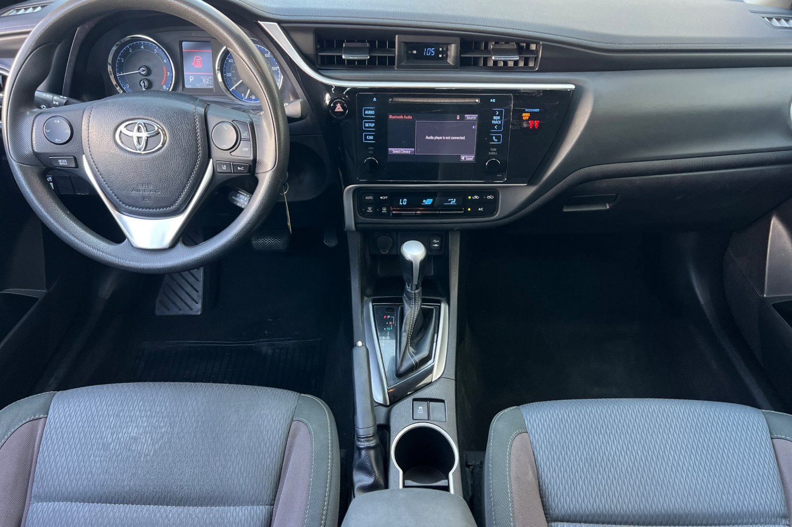 Used 2018 Toyota Corolla LE FWD image 13