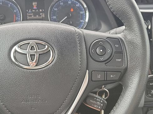 Used 2018 Toyota Corolla SE FWD image 19