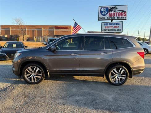Used 2017 Honda Pilot Elite image 2