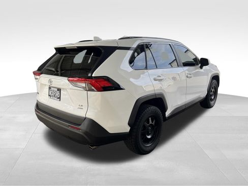 Used 2021 Toyota RAV4 LE AWD/4WD image 5