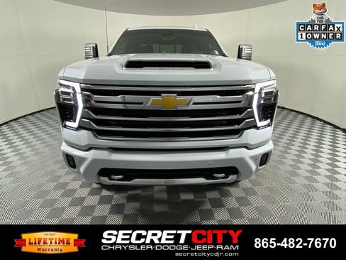 Used 2026 Chevrolet Silverado 2500 High Country w/ High Country Premium Package AWD/4WD image 2