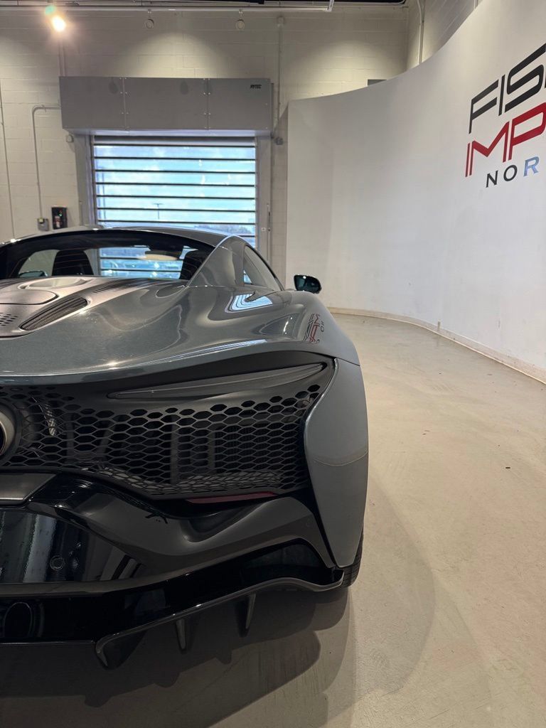 Used 2023 McLaren Artura RWD image 31