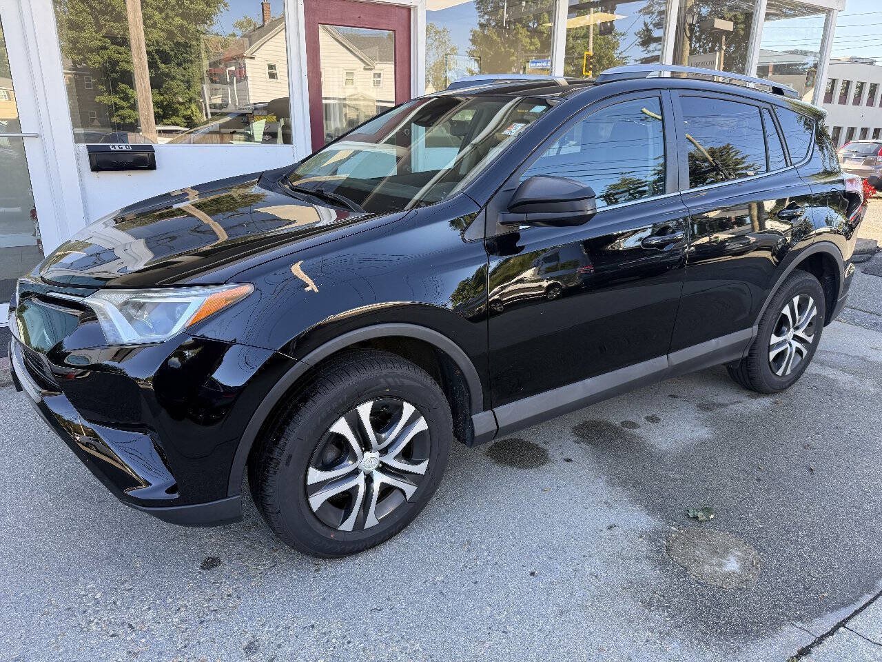 Used 2017 Toyota RAV4 LE w/ Carpet Mat Package AWD/4WD image 33