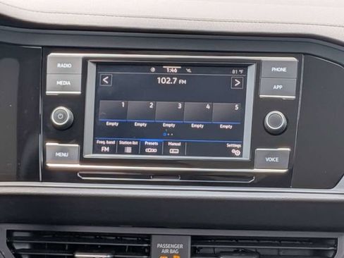 Certified 2023 Volkswagen Jetta SE FWD image 18