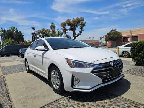 Used 2020 Hyundai Elantra SE w/ Cargo Package (C1) FWD image 3