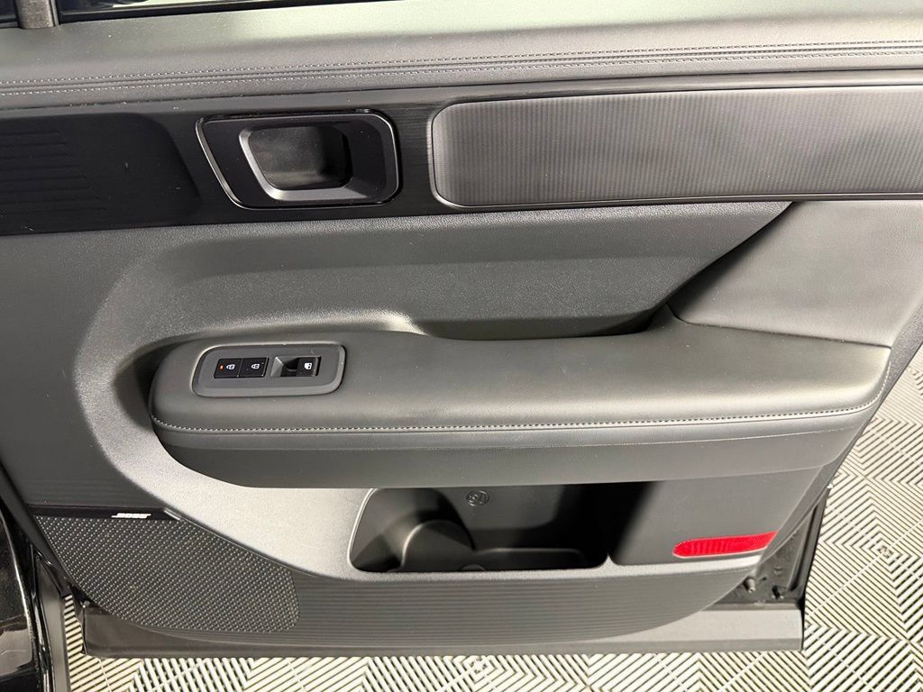 Used 2025 Hyundai Santa Fe Calligraphy AWD/4WD image 40