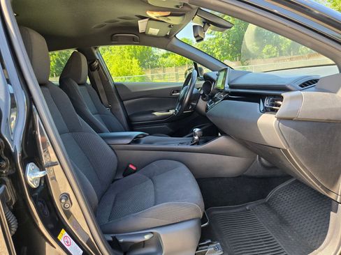 Used 2018 Toyota C-HR XLE FWD image 28