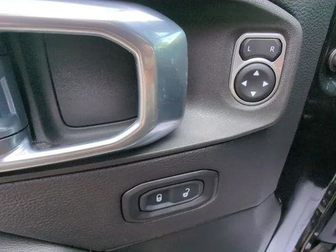 Certified 2022 Jeep Wrangler Unlimited Sahara AWD/4WD image 12