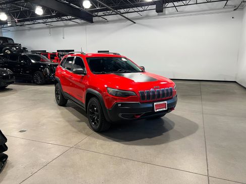 Used 2019 Jeep Cherokee Trailhawk w/ Cold Weather Group image 1