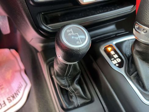 Used 2025 Jeep Wrangler Sahara image 32