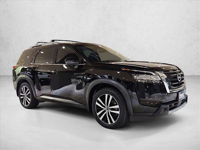 Used 2024 Nissan Pathfinder Platinum AWD/4WD image 3