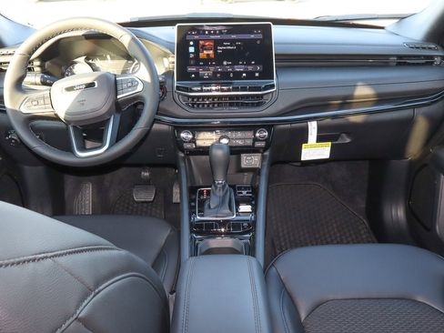 New 2026 Jeep Compass Latitude image 16