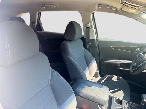 Used 2019 Kia Sorento FWD image 26