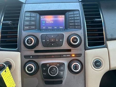 Used 2016 Ford Taurus SE image 25