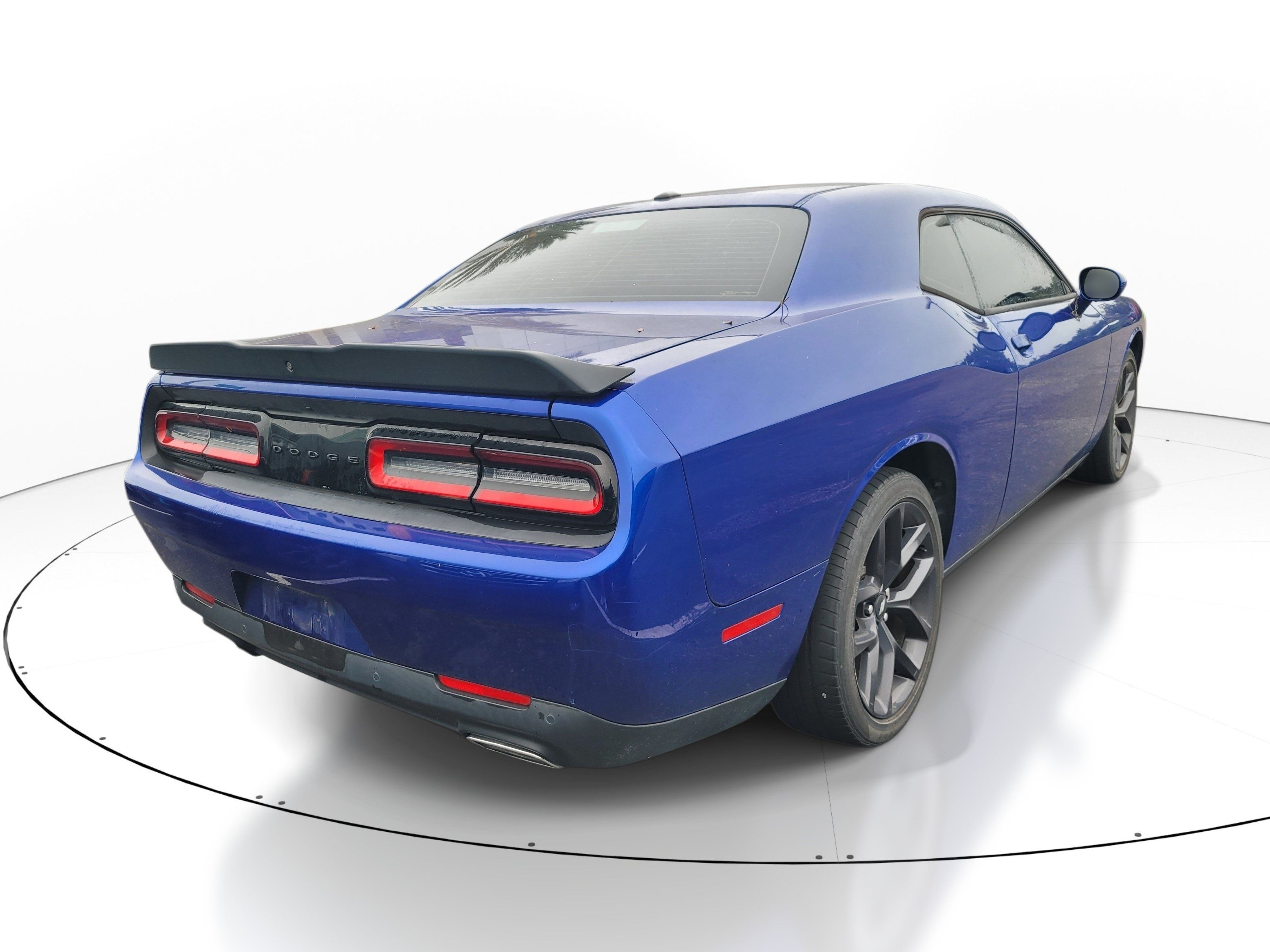 Used 2021 Dodge Challenger SXT w/ Driver Convenience Group RWD image 4