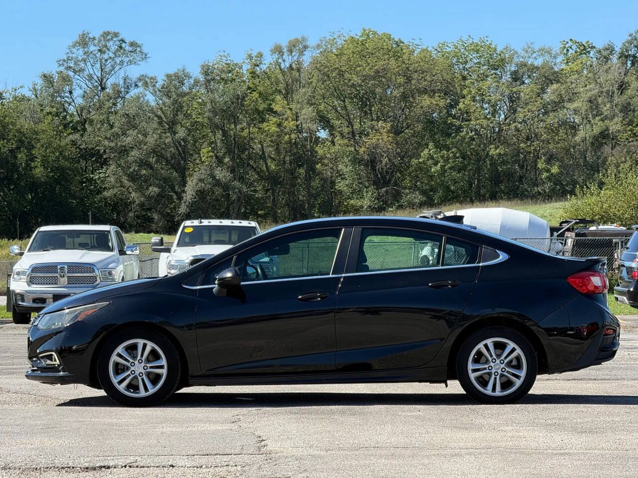Used 2017 Chevrolet Cruze LT w/ Convenience Package FWD image 6