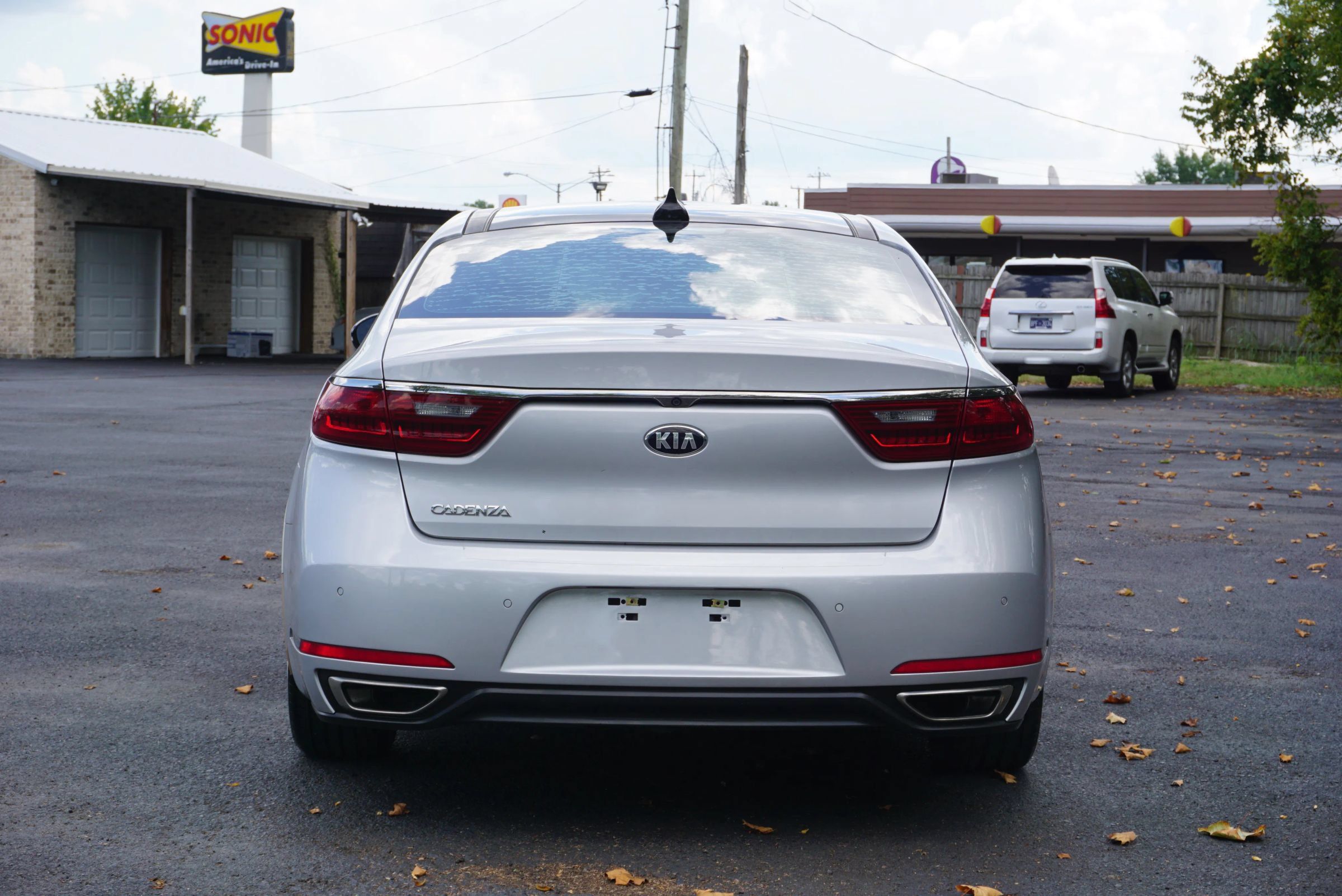 Used 2017 Kia Cadenza Premium w/ Luxury Package FWD image 6