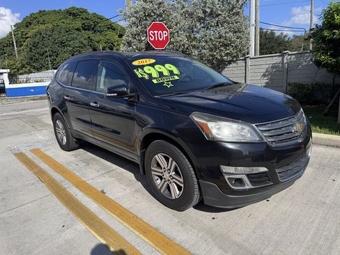 Used 2016 Chevrolet Traverse LT w/ Style and Technology Package image 3