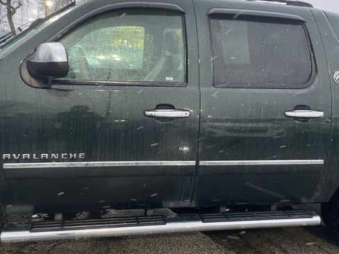 Used 2013 Chevrolet Avalanche LTZ image 8