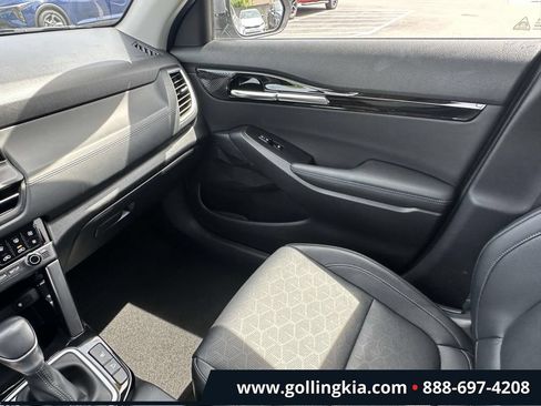 Certified 2024 Kia Seltos EX FWD image 30