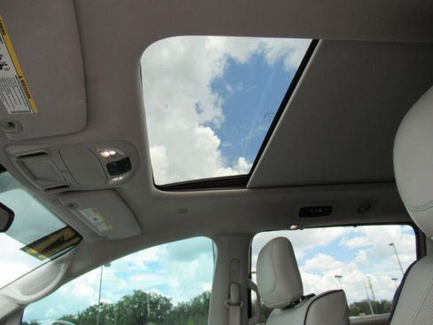 Used 2017 Chrysler Pacifica Platinum FWD image 20