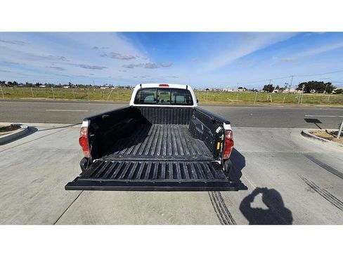 Used 2014 Toyota Tacoma 2WD Regular Cab image 19