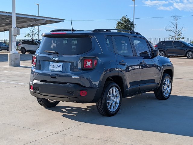 Used 2022 Jeep Renegade Latitude w/ Convenience Group AWD/4WD image 5