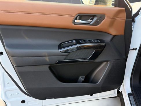 New 2026 Nissan Pathfinder Platinum w/ Cargo Package FWD image 23
