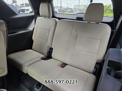 Used 2023 Chevrolet Traverse LT FWD image 12