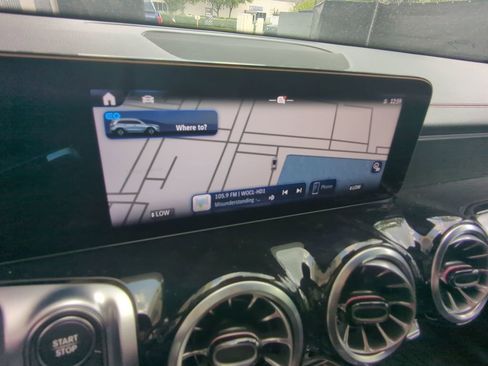 Used 2024 Mercedes-Benz EQB 300 4MATIC image 8