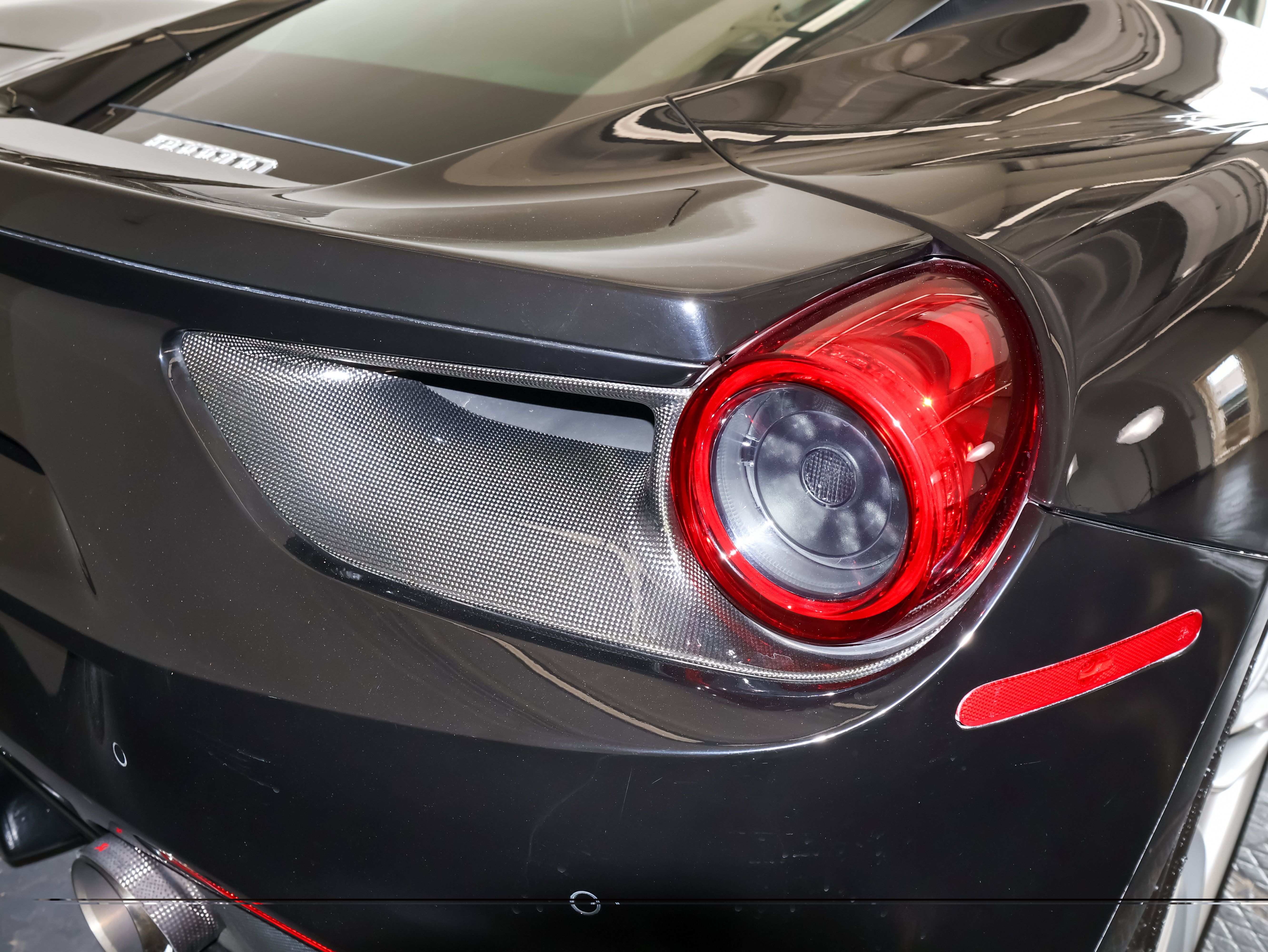 Used 2016 Ferrari 488 GTB RWD image 43