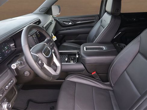 Used 2024 GMC Yukon Denali image 9