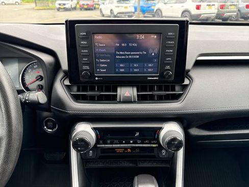 Used 2021 Toyota RAV4 XLE AWD/4WD image 22