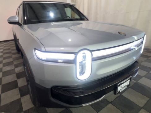 Used 2026 Rivian R1S Adventure image 5