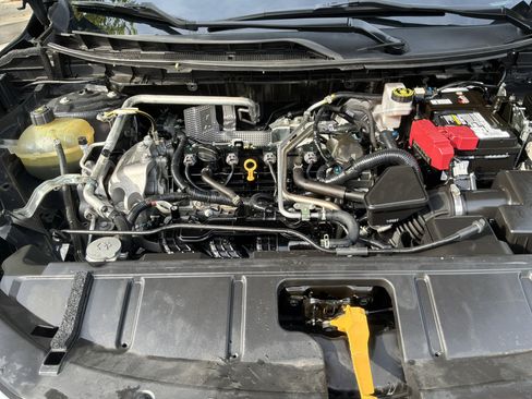 Used 2021 Nissan Rogue S AWD/4WD image 27