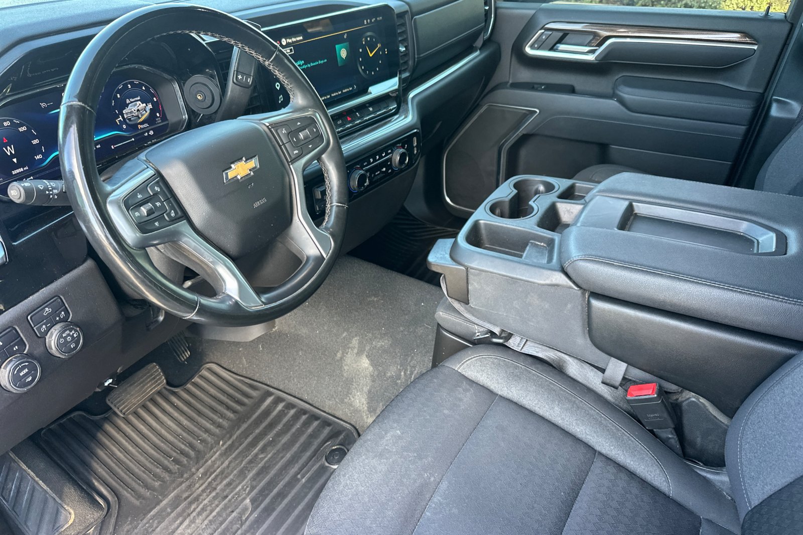 Used 2025 Chevrolet Silverado 2500 LT w/ Convenience Package AWD/4WD image 10