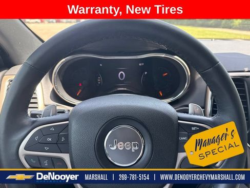 Used 2017 Jeep Grand Cherokee Laredo AWD/4WD image 16