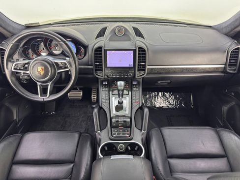Used 2017 Porsche Cayenne Turbo image 12