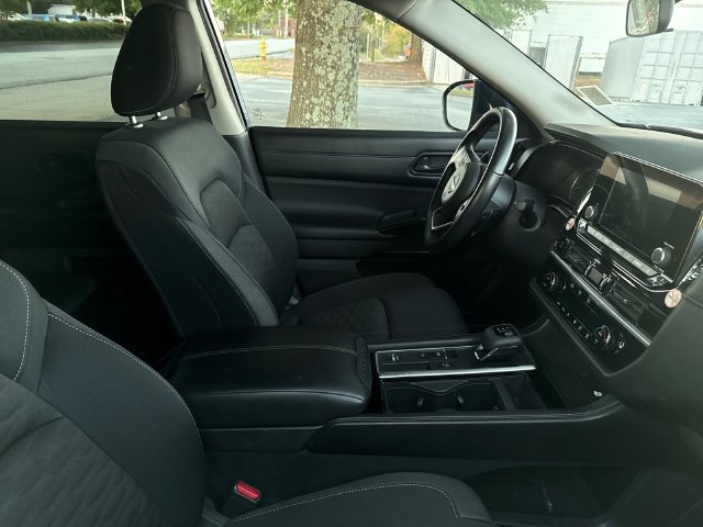 Certified 2025 Nissan Pathfinder SV FWD image 4