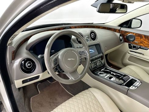 Used 2017 Jaguar XJ L Portfolio image 9
