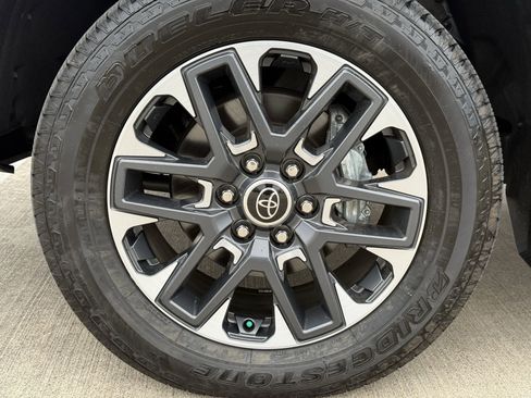 Used 2024 Toyota Tundra Limited image 12