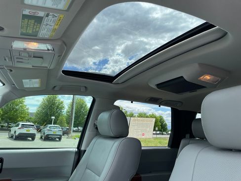 Certified 2022 Toyota Sequoia Platinum AWD/4WD image 10