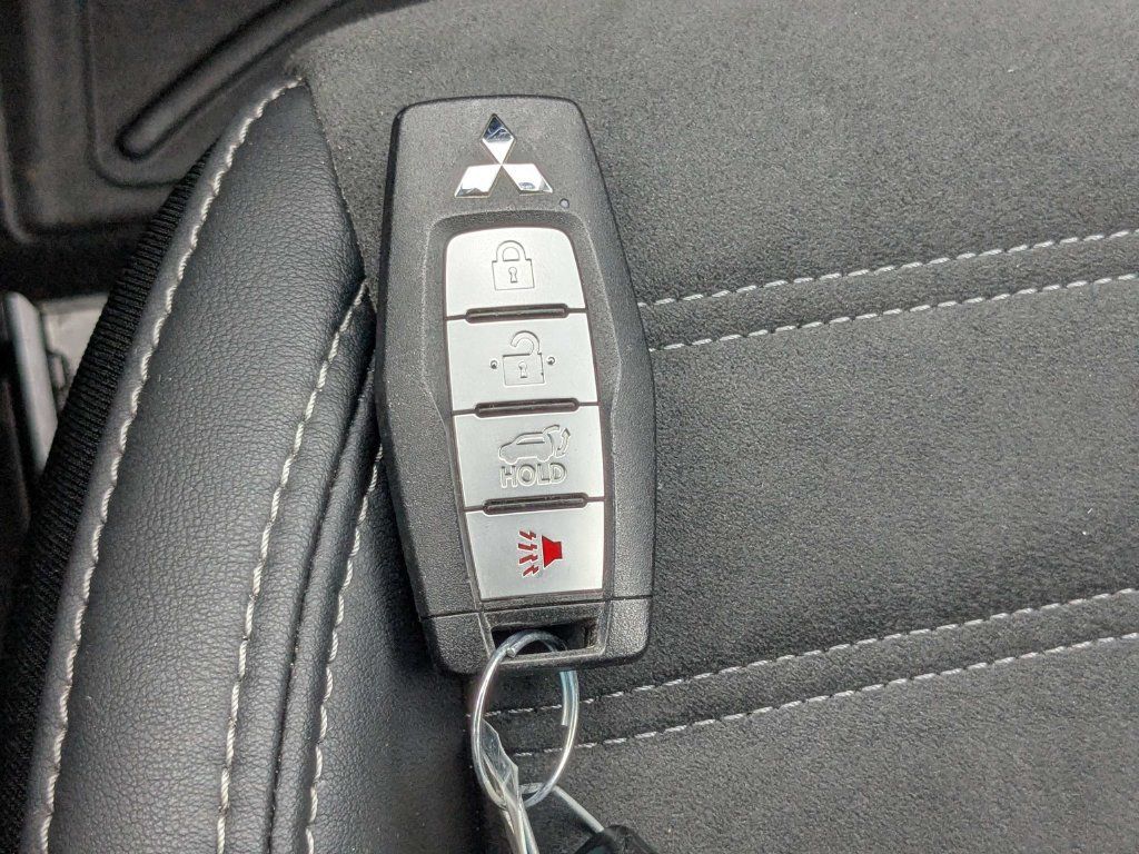 Used 2023 Mitsubishi Outlander 4WD Plug-In Hybrid image 39