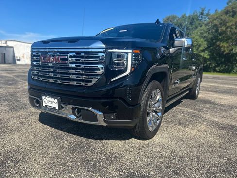 Used 2024 GMC Sierra 1500 Denali w/ Denali Reserve Package AWD/4WD image 3